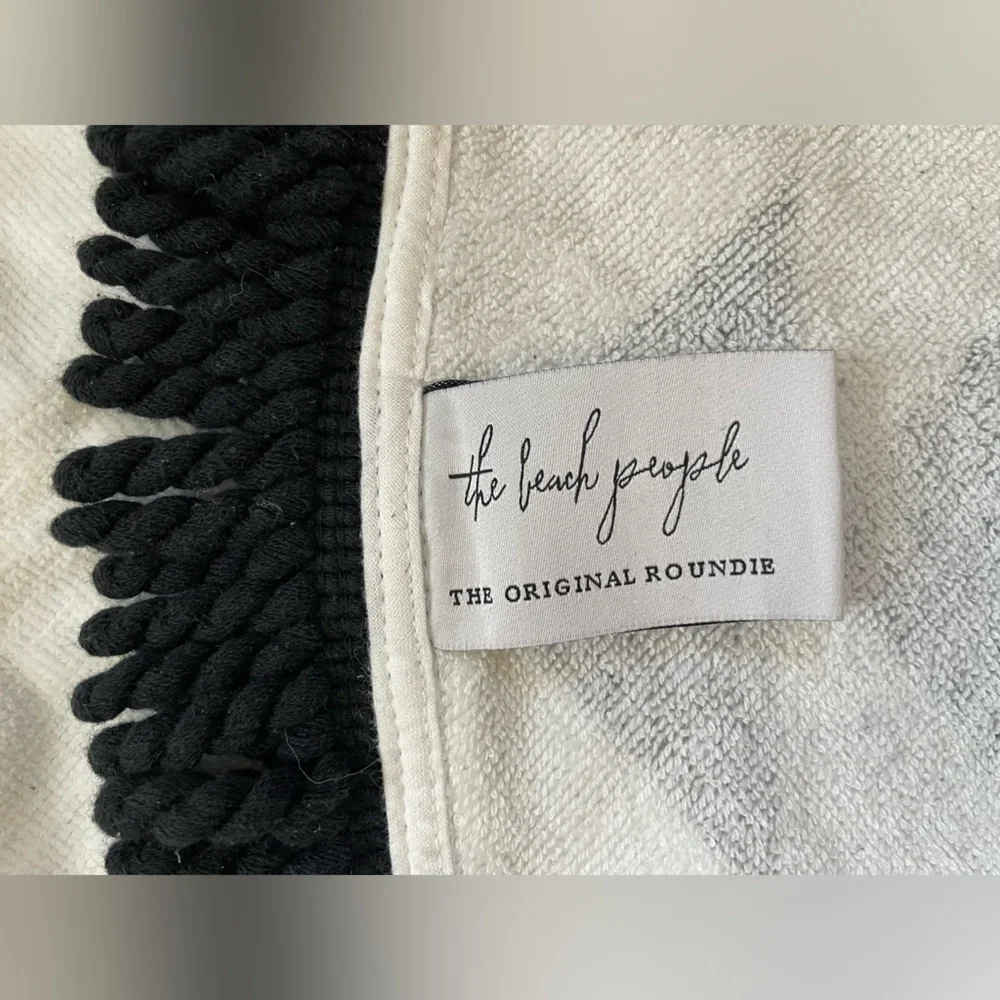 The Beach People Round 60” Cotton Beach Towel - Picture 4 of 4